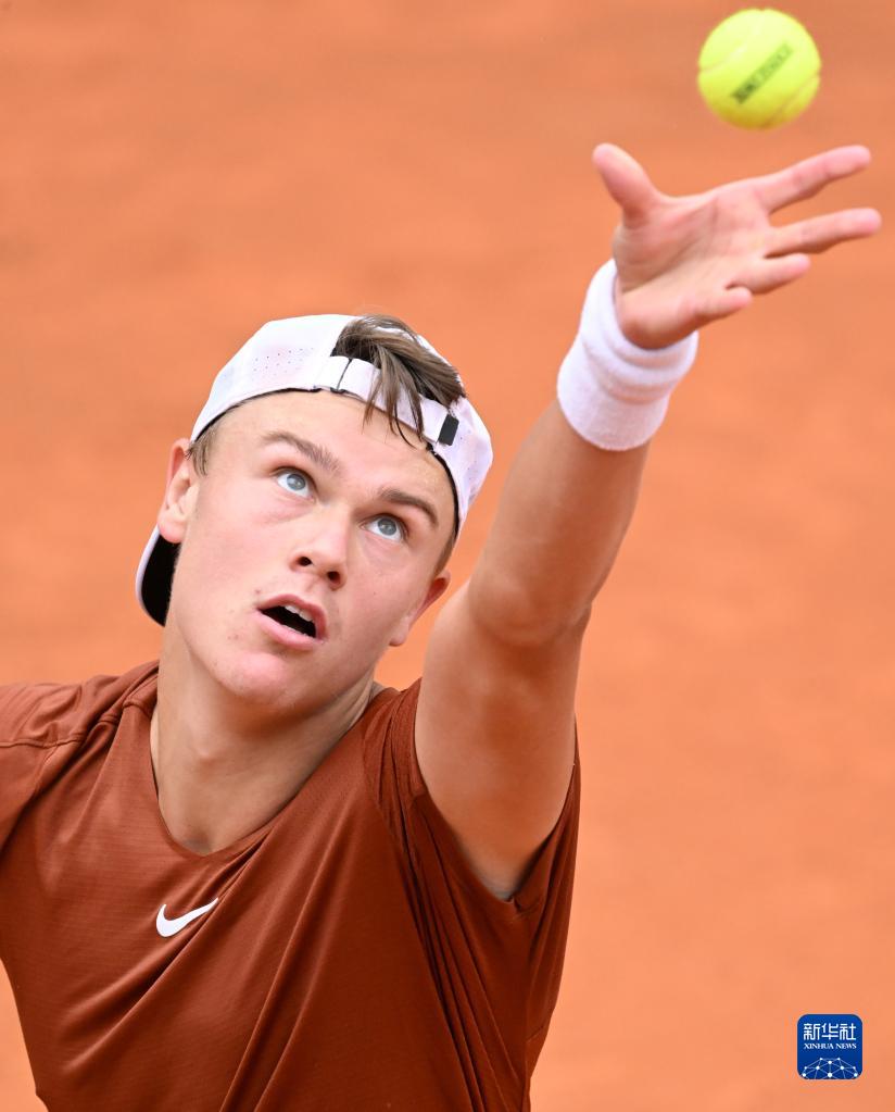 与队友在抢 与队友在抢