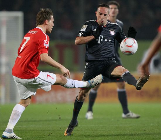 以其深厚的 以其深厚的